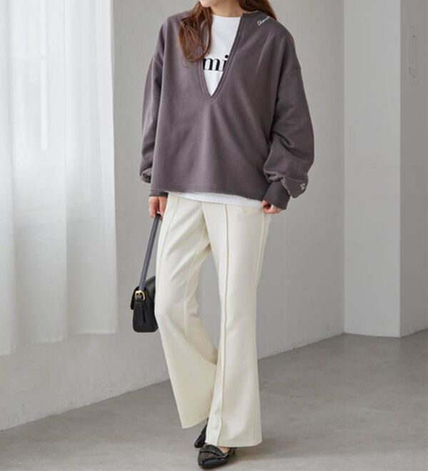 RANAN（ラナン）の「裏起毛Ｖネックロゴ刺しゅうスウェット（トレーナー・スウェット）」｜詳細画像