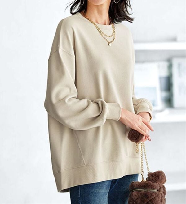 BELLUNA（ベルーナ）の「軽やか綿混！大人サマ見えスウェット（カットソー）」｜グレージュ