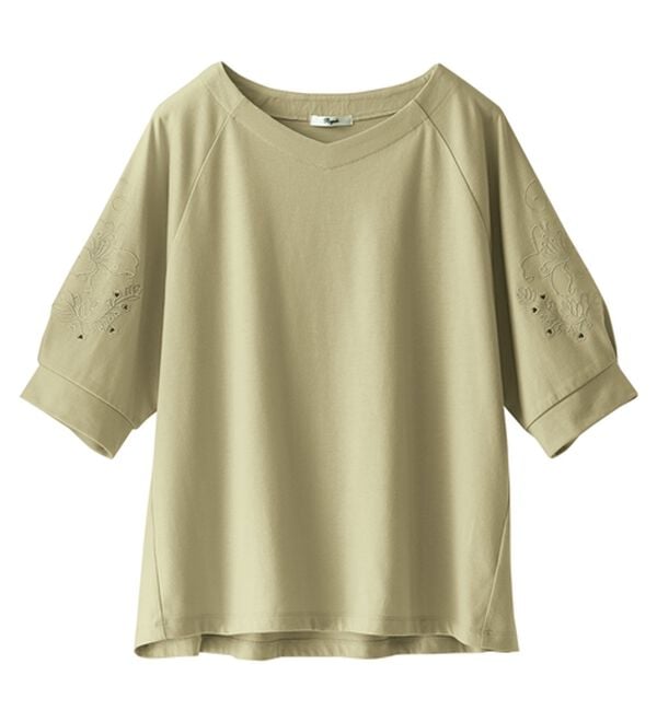 BELLUNA（ベルーナ）の「袖刺しゅうデザインＶネックプルオーバー（カットソー）」｜詳細画像