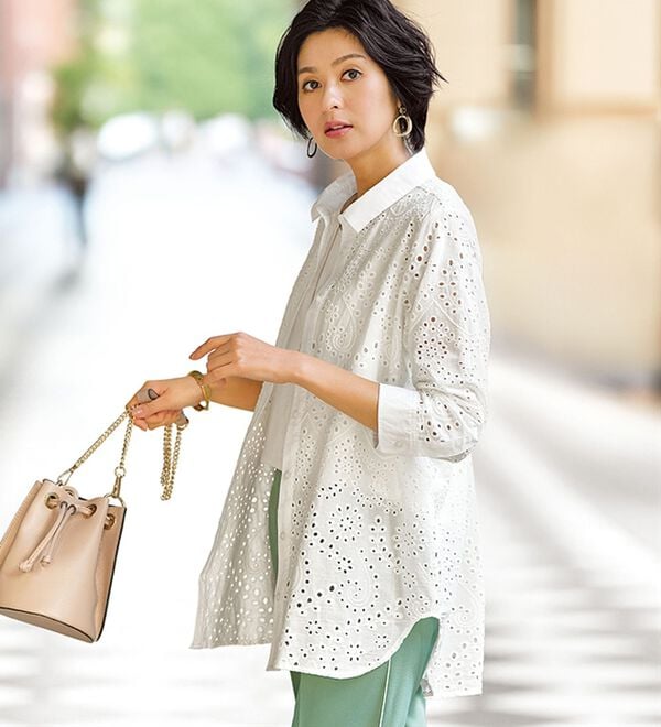 BELLUNA（ベルーナ）の「花柄レース刺しゅうシャツチュニック（チュニック）」｜詳細画像