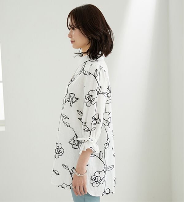 BELLUNA（ベルーナ）の「花柄刺しゅう袖リボンシャツチュニック（チュニック）」｜詳細画像