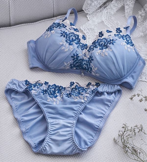 YU'NOW（ユナウ）の「ぷるるん谷間のノンワイヤーブラ＆ショーツ（ブラジャー＆ショーツセット）」｜ブルー系その他