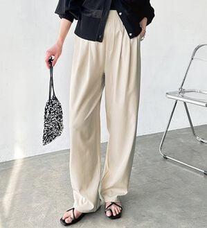 GeeRA（ジーラ）の「オンオフ着られる！カーブパンツ（フルレングスパンツ）」｜アイボリー