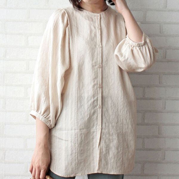 BELLUNA（ベルーナ）の「ドビー素材タック使いシャツチュニック（チュニック）」｜ベージュ