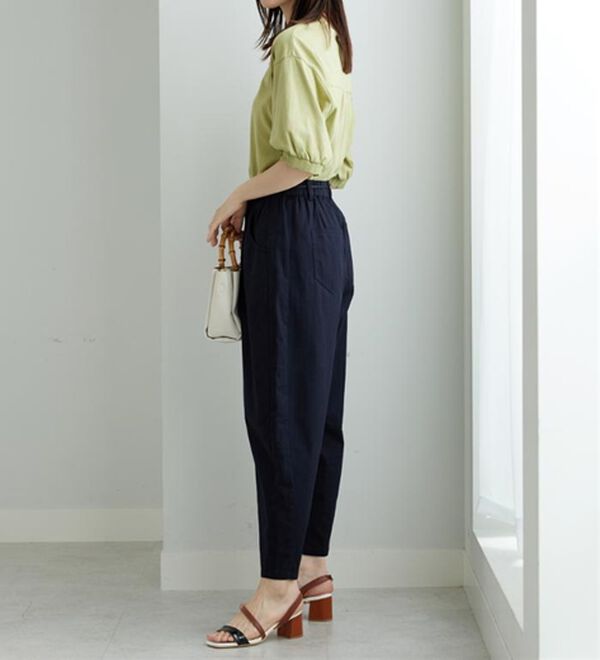 BELLUNA（ベルーナ）の「綿スラブ素材タックデザインコクーンパンツ（フルレングスパンツ）」｜詳細画像