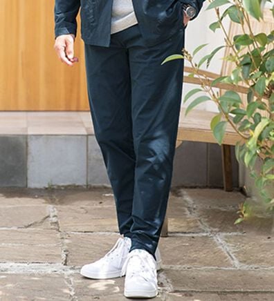 「部屋着に見せない！大人のイージーパンツ（メンズルームウェア）」