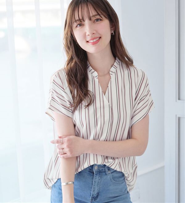 alotta（アロッタ）の「【４つの機能付】ひんやりスキッパーＴシャツブラウス（ブラウス）」｜詳細画像