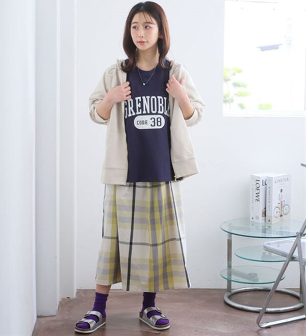 A HAPPY MARILYN（アハッピーマリリン）の「【Ｍ～８Ｌ】【接触冷感・ＵＶ対策】カレッジプリント裾ラウンドＴシャツ（Tシャツ）」｜詳細画像