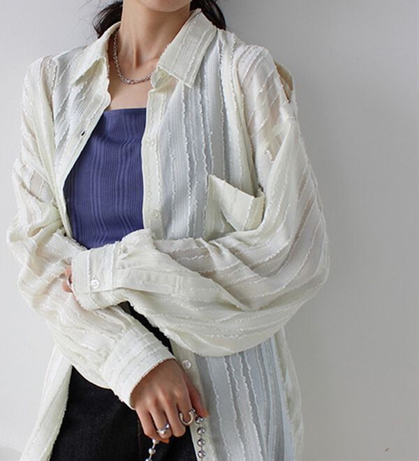 GeeRA（ジーラ）の「きらきらシアーストライプジャカードシャツ（シャツ）」｜アイボリー