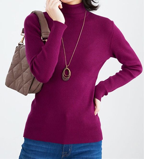 BELLUNA（ベルーナ）の「リブニットタートルプルオーバー（ニット・セーター）」｜ラズベリー