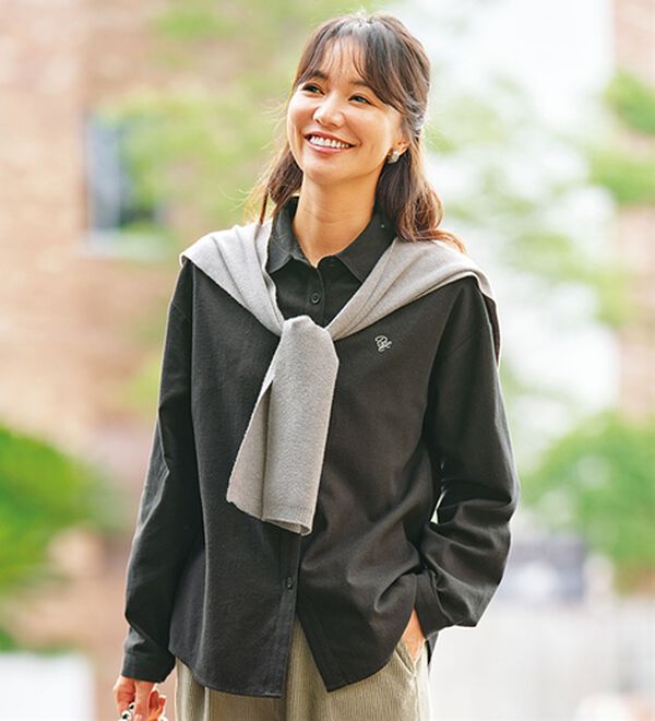 BELLUNA（ベルーナ）の「肩掛けニット&times;ビエラ起毛シャツ（シャツ）」｜チャコール&times;グレー