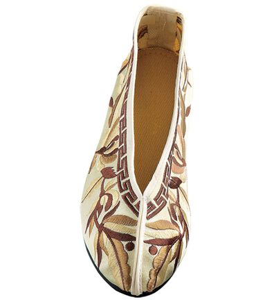 BELLUNA（ベルーナ）の「フラワー刺しゅうパンプス（パンプス）」