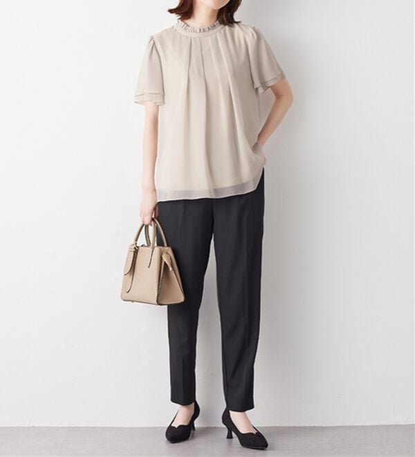 Viola e Viola（ヴィオラ エ ヴィオラ）の「フリル衿シフォンタックブラウス【半袖】（ブラウス）」｜詳細画像