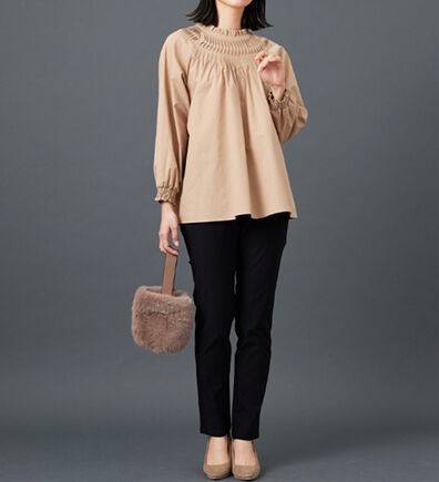 BELLUNA（ベルーナ）の「タックデザインフリル衿ブラウス（ブラウス）」