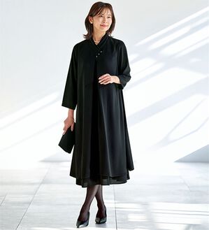 BELLUNA（ベルーナ）の「洗える！冷感素材ドレープワンピース（ブラックフォーマル（喪服・礼服））」｜黒