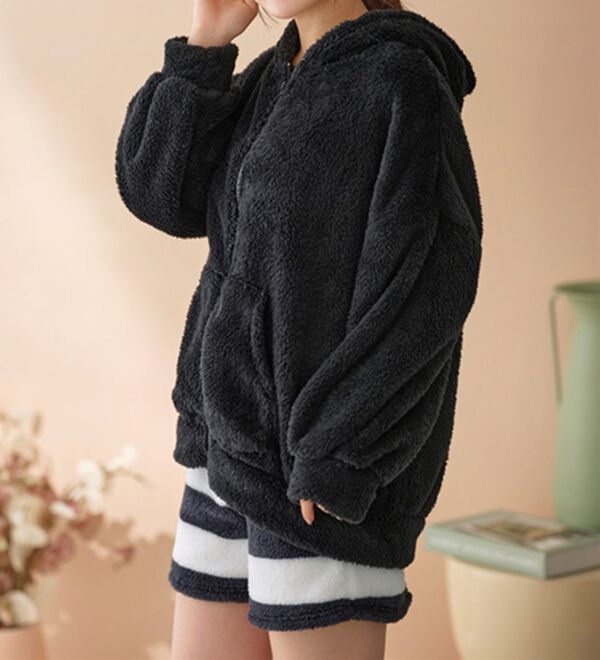 YU'NOW（ユナウ）の「ボアジップパーカー＆ショートパンツ（パジャマ・ルームウェア）」｜詳細画像