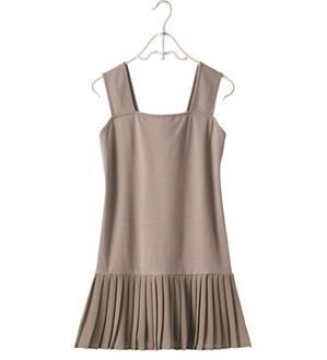 YU'NOW（ユナウ）の「【抗菌防臭】【吸水速乾】ブラ紐隠しの優秀プリーツワンピース（肌着・インナーウェア）」｜グレージュ