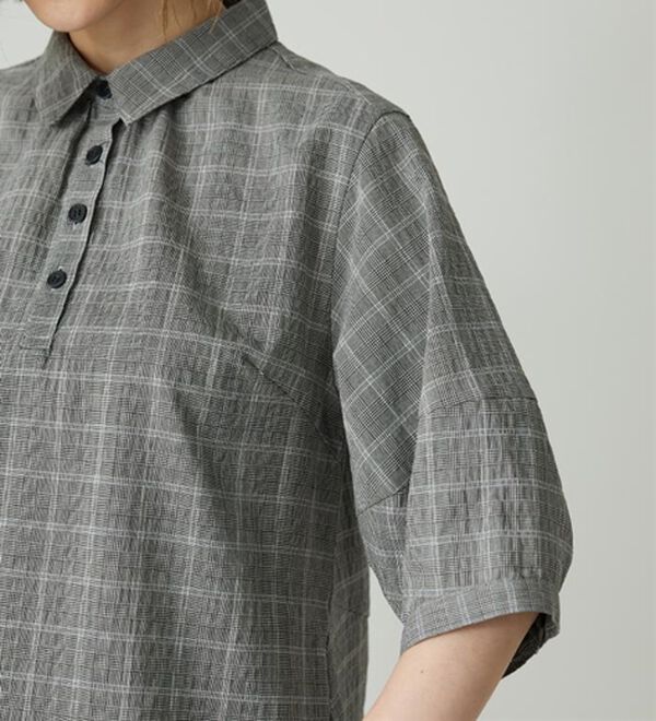 BELLUNA（ベルーナ）の「サッカー素材バックフレアーブラウス（ブラウス）」｜詳細画像