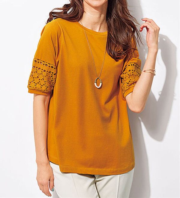 BELLUNA（ベルーナ）の「袖レース切替デザインプルオーバー（カットソー）」｜マスタード