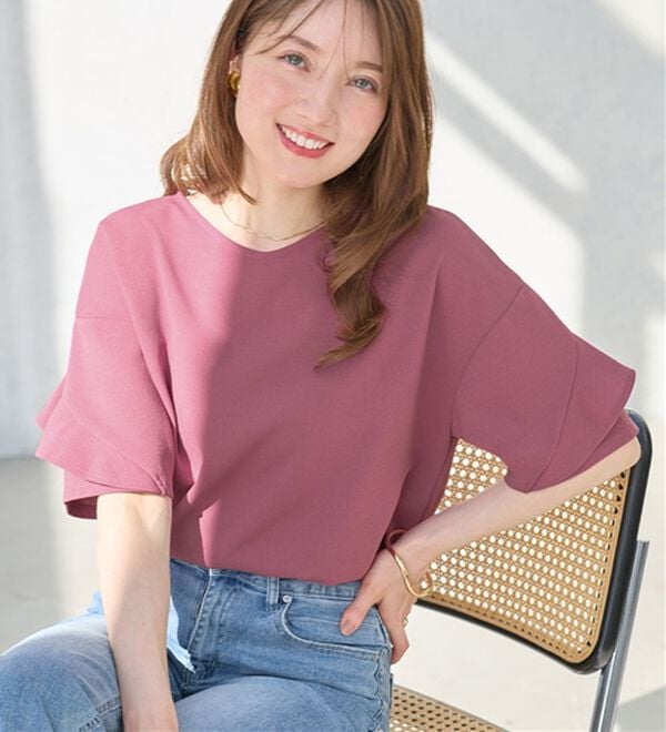 alotta（アロッタ）の「【４つの機能付】ひんやりフリル袖ブラウスＴシャツ（ブラウス）」｜カシス