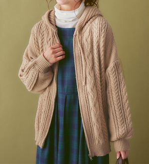Viola e Viola（ヴィオラ エ ヴィオラ）の「ゆるっとあったかケーブルニットパーカー（パーカー）」｜ベージュ
