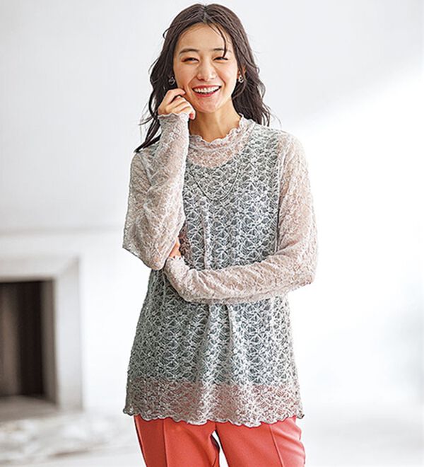 BELLUNA（ベルーナ）の「【重ね着にぴったり♪】のびやかレース素材メロー使いインナー（カットソー）」｜グレー