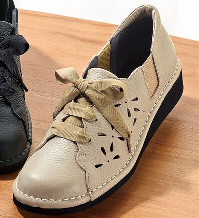 ルフラン（ルフラン）の「５Ｅ花柄パンチングアウトステッチシューズ（フラットシューズ）」