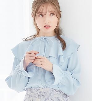 alotta（アロッタ）の「ラッフルカラーデザインブラウス（ブラウス）」｜サックスブルー