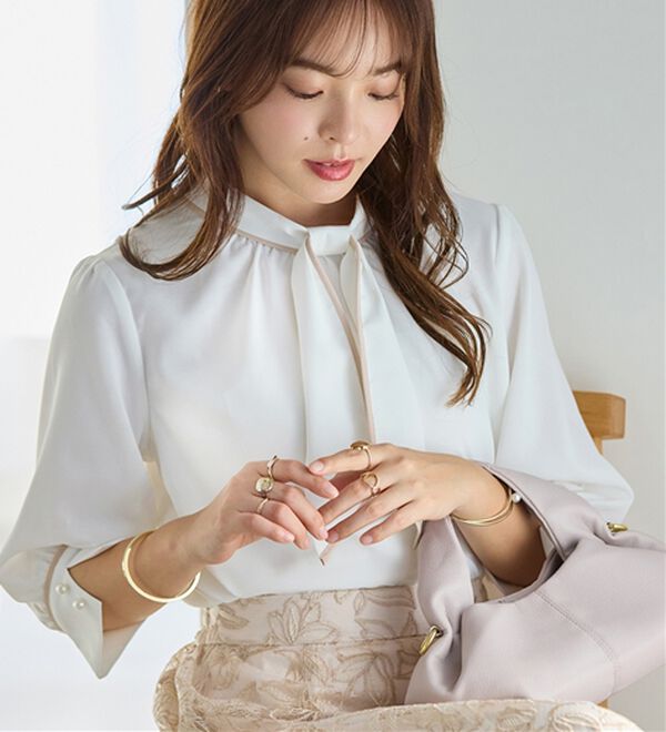 alotta（アロッタ）の「袖口パール6分袖ブラウス（ブラウス）」｜ホワイト