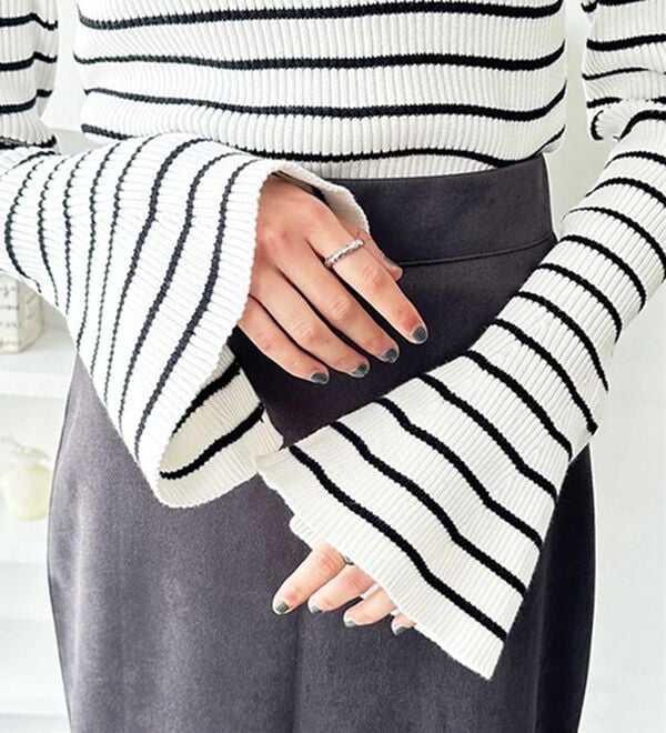 GeeRA（ジーラ）の「バレエネックフレアスリーブニット（ニット・セーター）」｜詳細画像