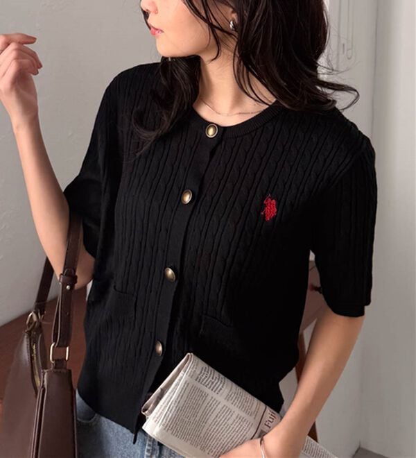 RANAN（ラナン）の「＜U.S.POLO ASSN.＞ゴールドボタン半袖刺繍ケーブルニットカーディガン（ニットカーディガン）」｜詳細画像