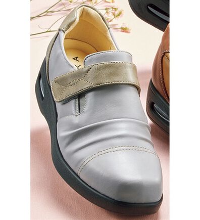 BELLUNA（ベルーナ）の「５Ｅシャーリング使いエア入りシューズ（スリッポン）」