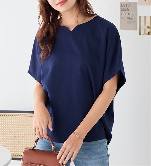 alotta（アロッタ）の「着痩せが叶うドルマンスリーブきれいめカットソー（カットソー）」｜詳細画像