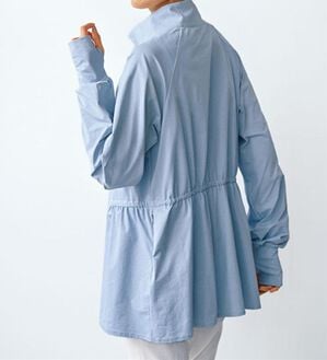 BELLUNA（ベルーナ）の「紫外線を快適にブロック！ギャザー切替ラッシュガードジャケット（パーカー）」｜サックス