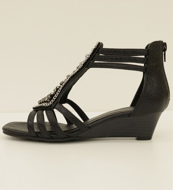 BELLUNA（ベルーナ）の「煌めくスパンコールビジューサンダル（サンダル・ミュール）」｜詳細画像