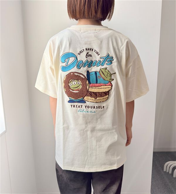 BELLUNA（ベルーナ）の「＜Ｄｉｓｎｅｙ＞【エイリアン】バックサガラ刺しゅうワイドシルエットＴシャツ（Tシャツ）」｜詳細画像