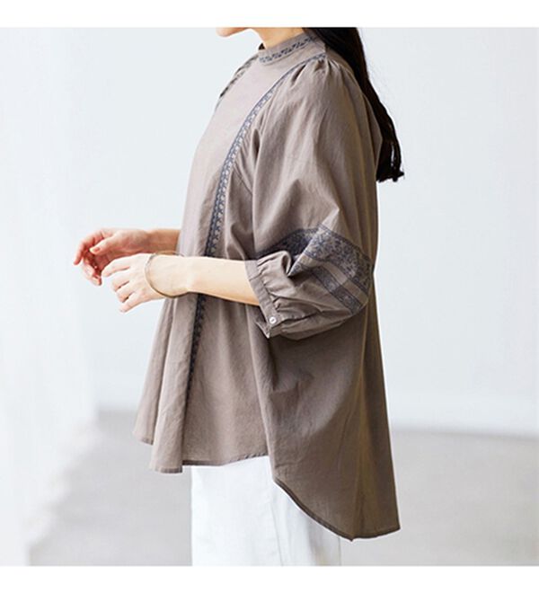 BELLUNA（ベルーナ）の「綿１００％インド刺しゅうハイネックブラウス（ブラウス）」｜詳細画像