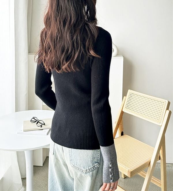 GeeRA（ジーラ）の「配色デザインくるみボタン付リブニット（ニット・セーター）」｜詳細画像