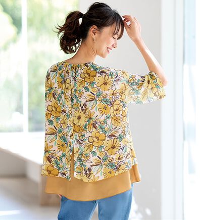 BELLUNA（ベルーナ）の「ふんわりシフォン重ね総柄プルオーバー（カットソー）」