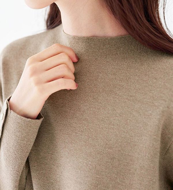 BELLUNA（ベルーナ）の「もちもち袖ボタンニットプルオーバー（ニット・セーター）」｜詳細画像