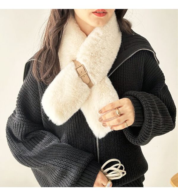 フェンディオリラグファーフラワーティペットマフラー毛皮ベルト付き 