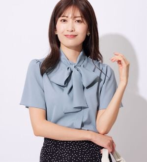 alotta（アロッタ）の「【接触冷感】２ＷＡＹパール調ボウタイブラウス【イエベ・ブルべ】（ブラウス）」｜ブルー
