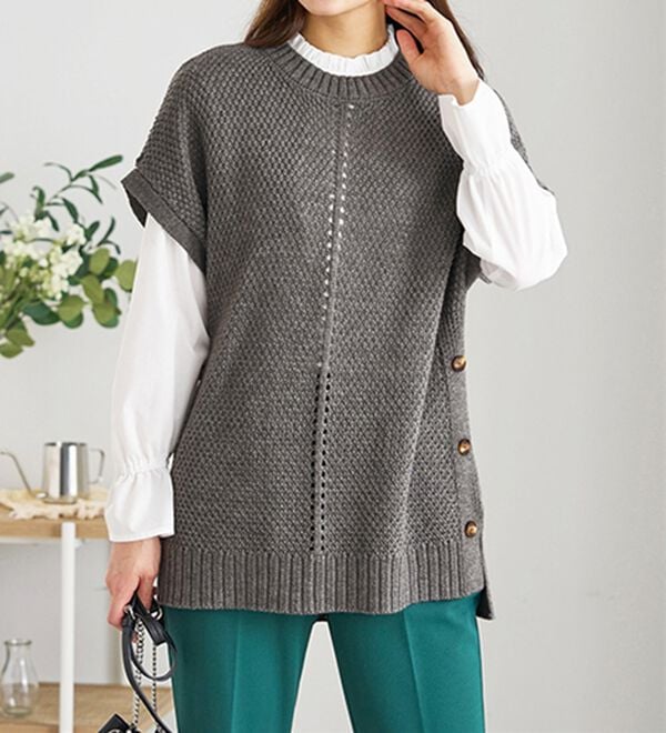 BELLUNA（ベルーナ）の「ボタン使いゆったりニットベスト（ベスト）」｜詳細画像