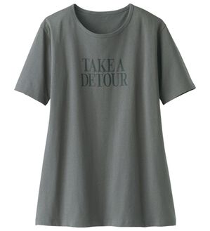 BELLUNA（ベルーナ）の「綿１００％プリントＴシャツ（Tシャツ）」｜チャコール(ロゴ)