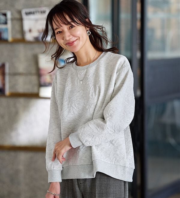 BELLUNA（ベルーナ）の「花柄ふくれジャカード素材プルオーバー（カットソー）」｜詳細画像