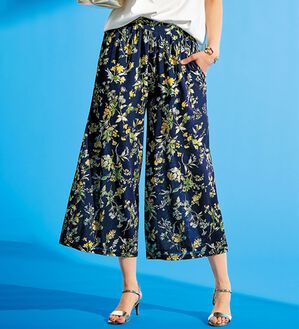 BELLUNA（ベルーナ）の「ヒンヤリ冷感！イージーガウチョパンツ（ワイドパンツ・ガウチョ）」｜ネイビー系花柄