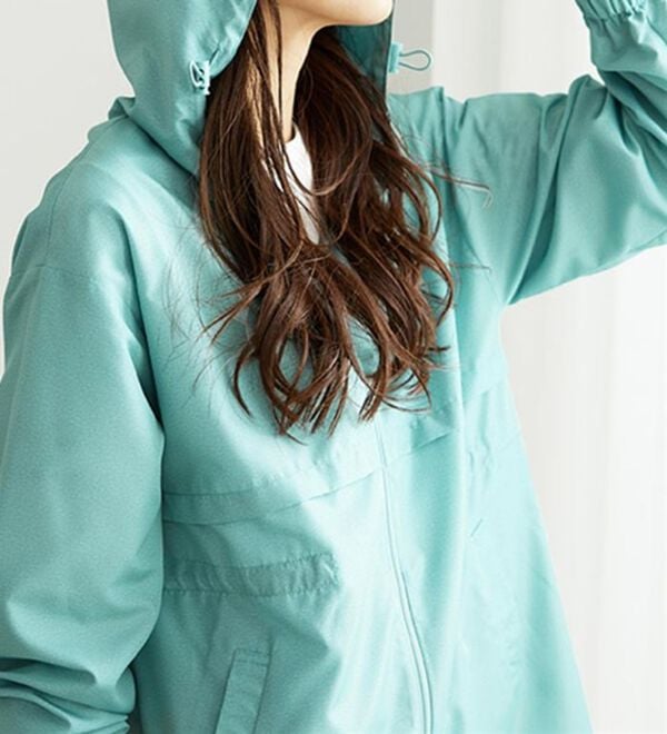 BELLUNA（ベルーナ）の「はっ水加工軽量パーカー（ポーチ付）（パーカー）」｜詳細画像