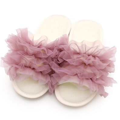 iellio（イエリオ）の「ミルフィーユフリルルームシューズ（スリッパ・ルームシューズ）」
