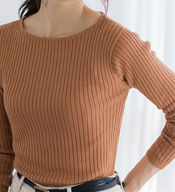 Pierrot（ピエロ）の「【選べるネック】華奢見え綿混リブニット（ニット・セーター）」｜詳細画像