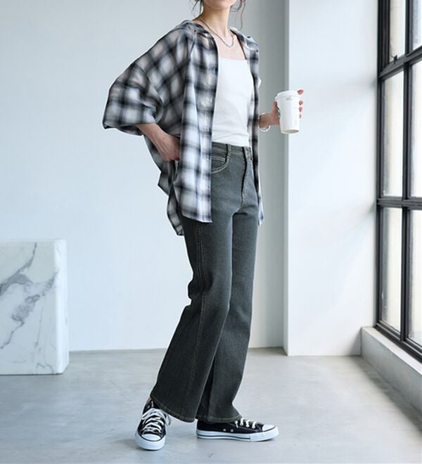 BELLUNA（ベルーナ）の「細見せ！セミフレアーデニムパンツ（フルレングスパンツ）」｜詳細画像